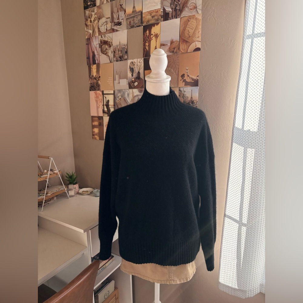 Everlane black recycled cashmere mock neck sweater size large